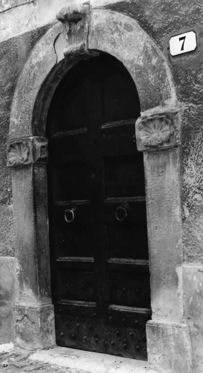portale - ad arco - ambito laziale (sec. XVIII)