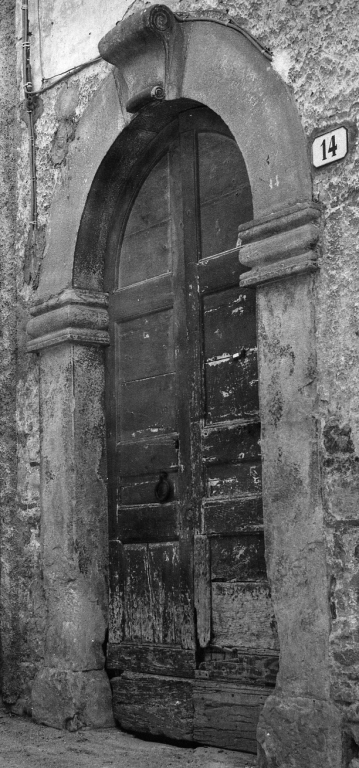 portale - ad arco - ambito laziale (sec. XVIII)