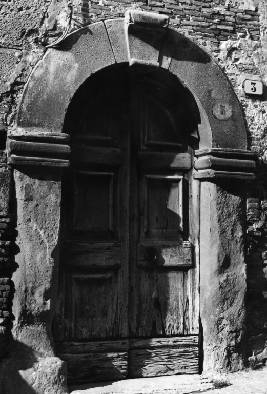 portale - ad arco - ambito laziale (sec. XVIII)
