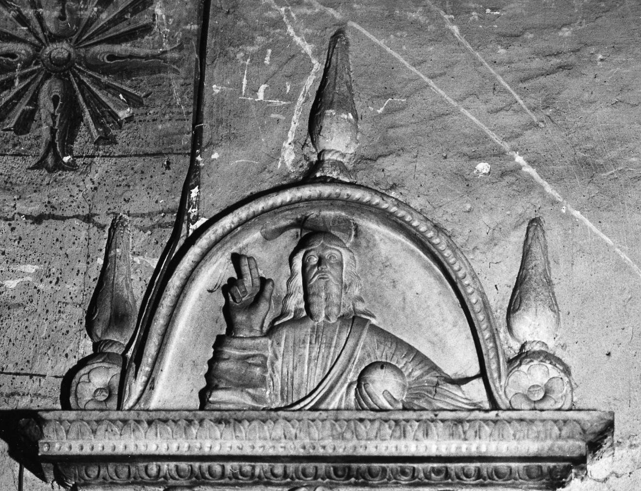 Dio Padre benedicente (scultura, elemento d'insieme) di Malvito Giovanni Tommaso (bottega) (sec. XVI)