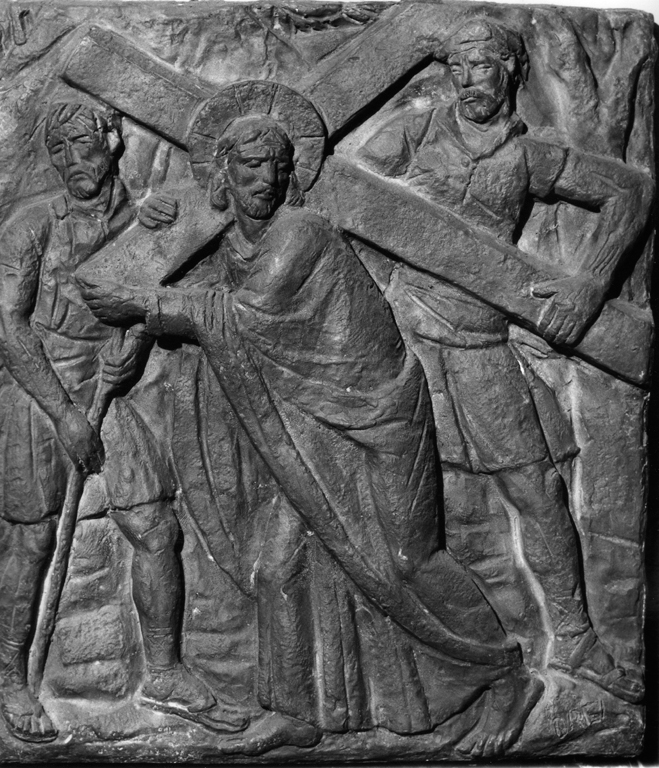 stazione II: Gesù caricato della croce (rilievo) di Drei Ercole (sec. XX)