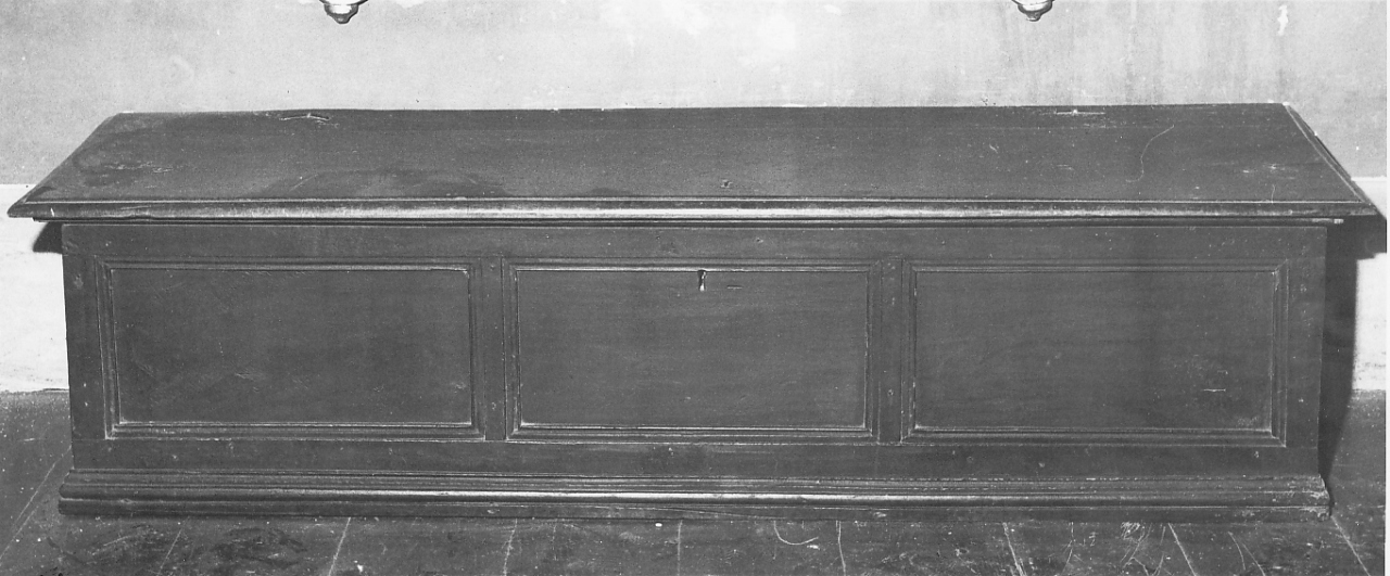 cassapanca - bottega italiana (sec. XVIII)