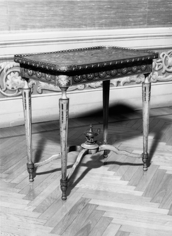 tavolino - manifattura francese (seconda metà sec. XIX)