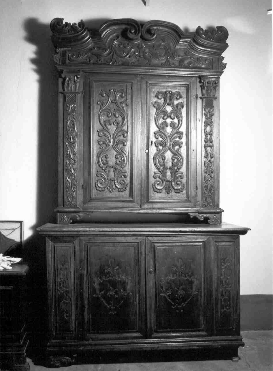 mobile da sacrestia con alzata, opera isolata - bottega mantovana (ultimo quarto, secondo quarto sec. XVII, sec. XVIII)