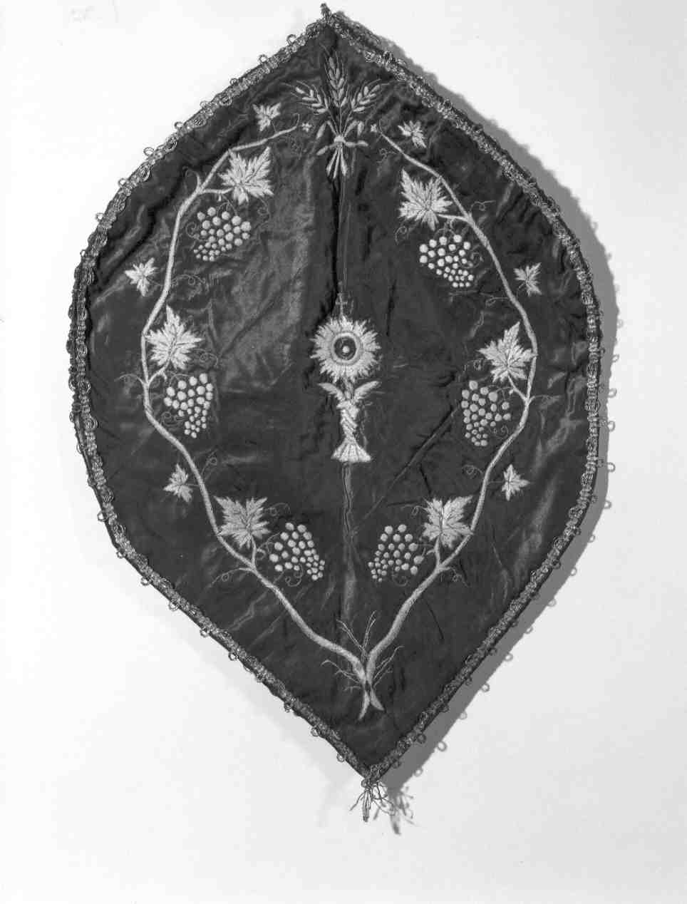 copriostensorio, opera isolata - manifattura mantovana (prima metà sec. XX)