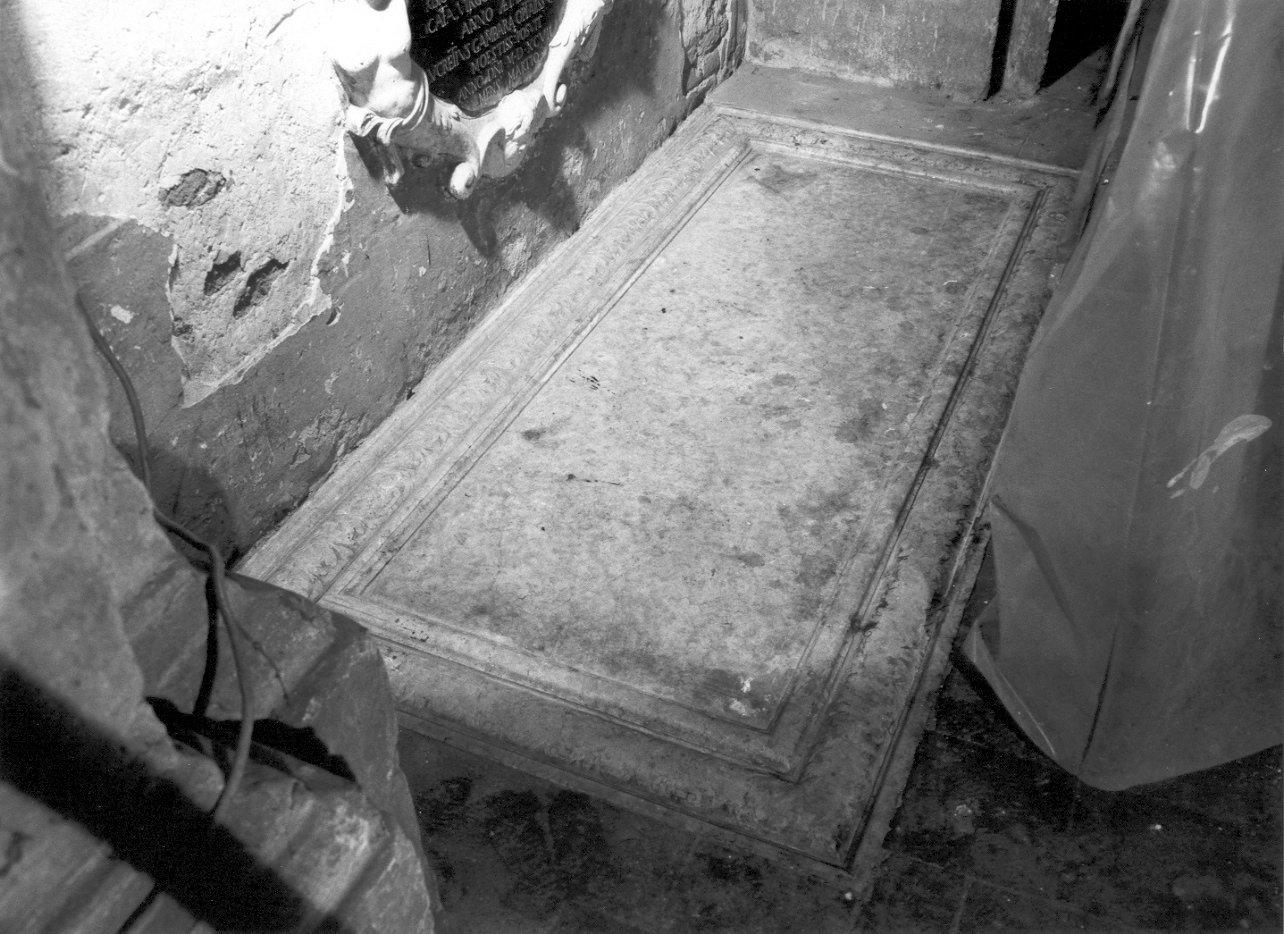 lapide tombale, opera isolata - ambito bresciano (sec. XVI)