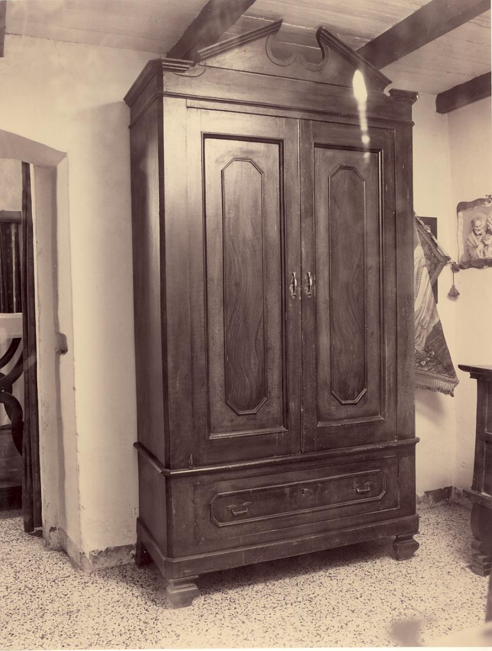 armadio, opera isolata - ambito mantovano (inizio sec. XX)