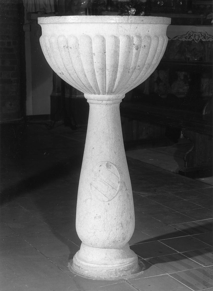 fonte battesimale - a fusto - ambito mantovano (prima metà sec. XVI)