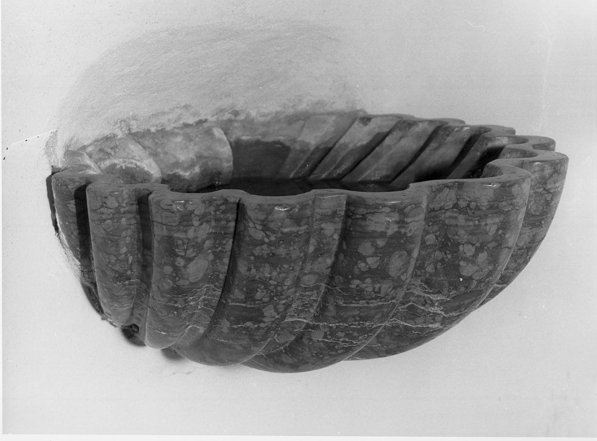 acquasantiera da parete - ambito mantovano (prima metà sec. XVIII)