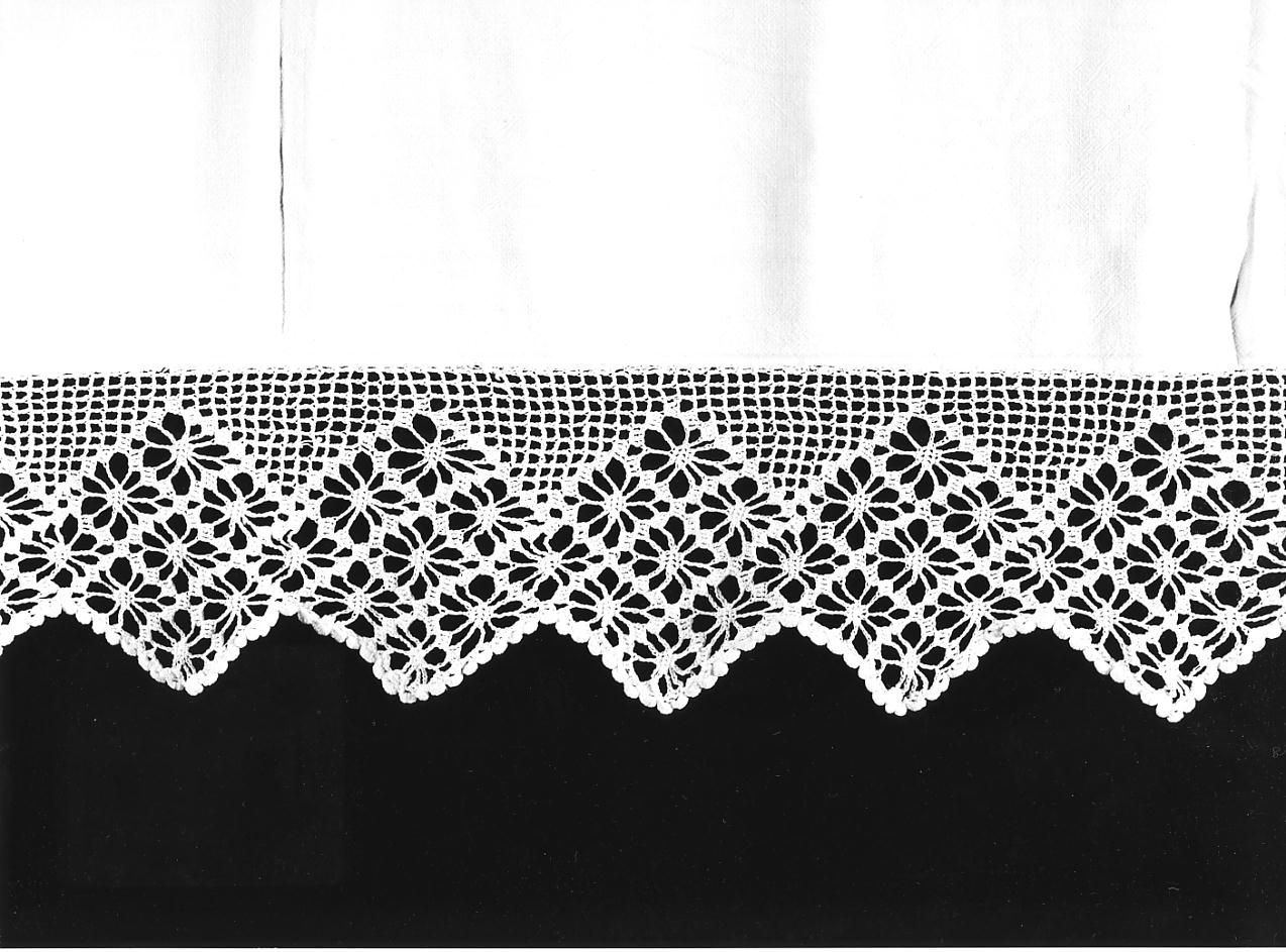motivi decorativi geometrici (tovaglia d'altare, opera isolata) - manifattura cremonese (prima metà sec. XX)