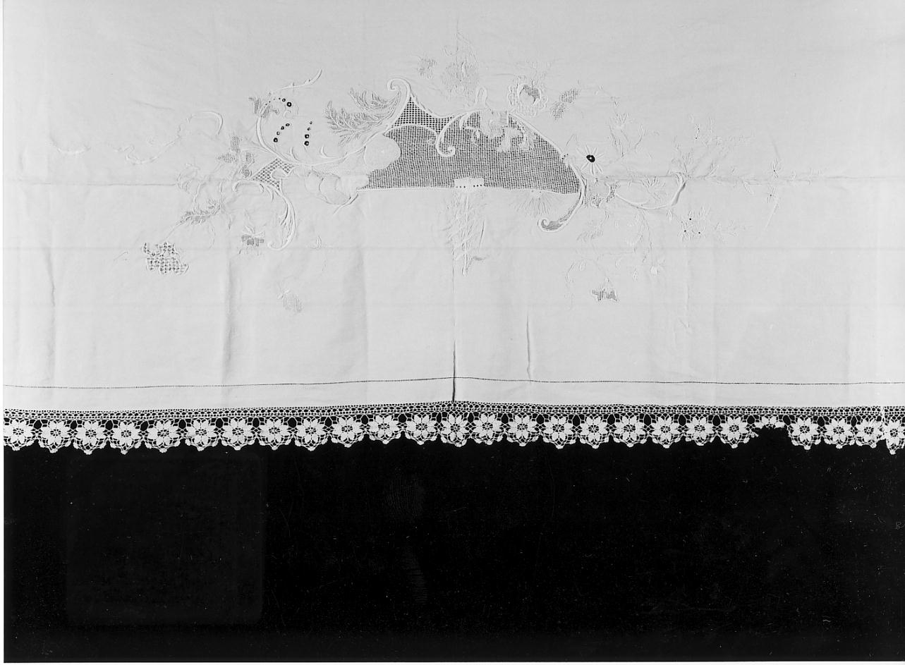 motivi decorativi (tovaglia d'altare, opera isolata) - manifattura cremonese (ultimo quarto sec. XIX)