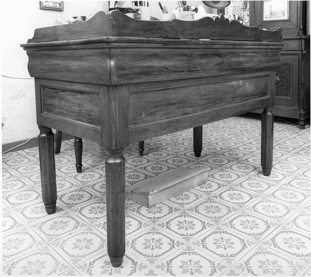 scrivania - ambito mantovano (seconda metà sec. XIX)