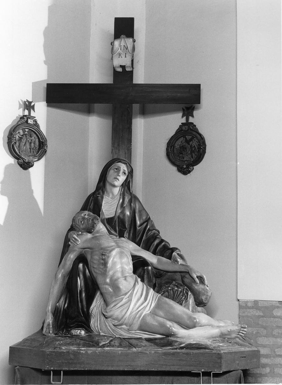 Pieta' (gruppo scultoreo) di Rosa Francesco (e aiuti) (primo quarto sec. XX)