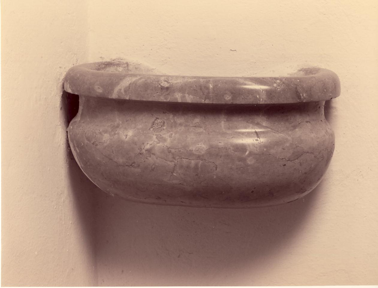 acquasantiera da parete, opera isolata - ambito bresciano (seconda metà sec. XVIII)