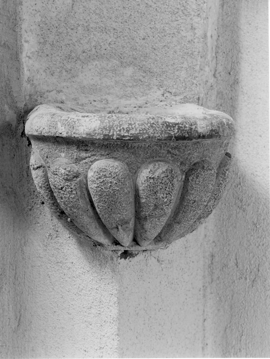 acquasantiera da parete, opera isolata - ambito mantovano (sec. XVII)