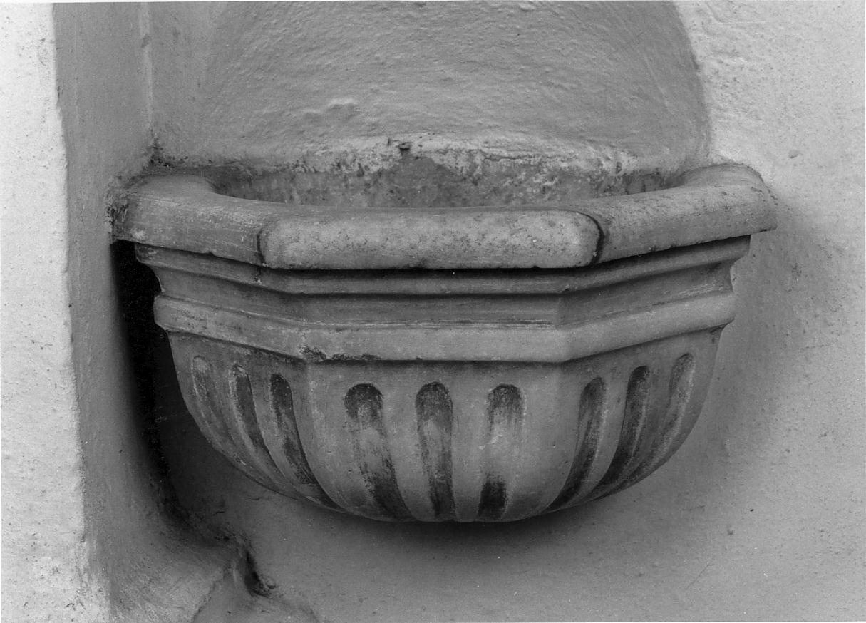 acquasantiera da parete, opera isolata - ambito lombardo (fine/inizio secc. XVIII/ XIX)