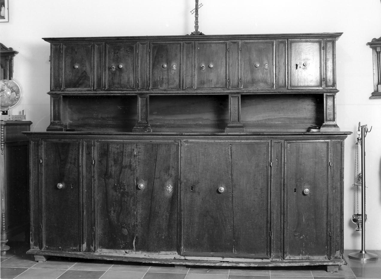 mobile da sacrestia con alzata, opera isolata - ambito lombardo (prima metà sec. XVIII)