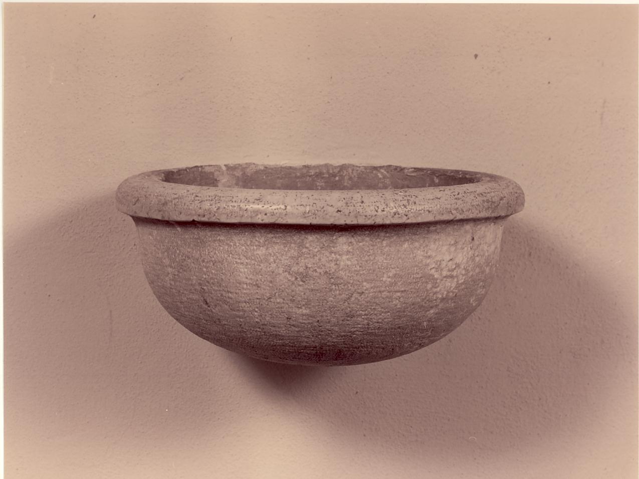 acquasantiera da parete, serie - ambito bresciano (prima metà sec. XVIII)