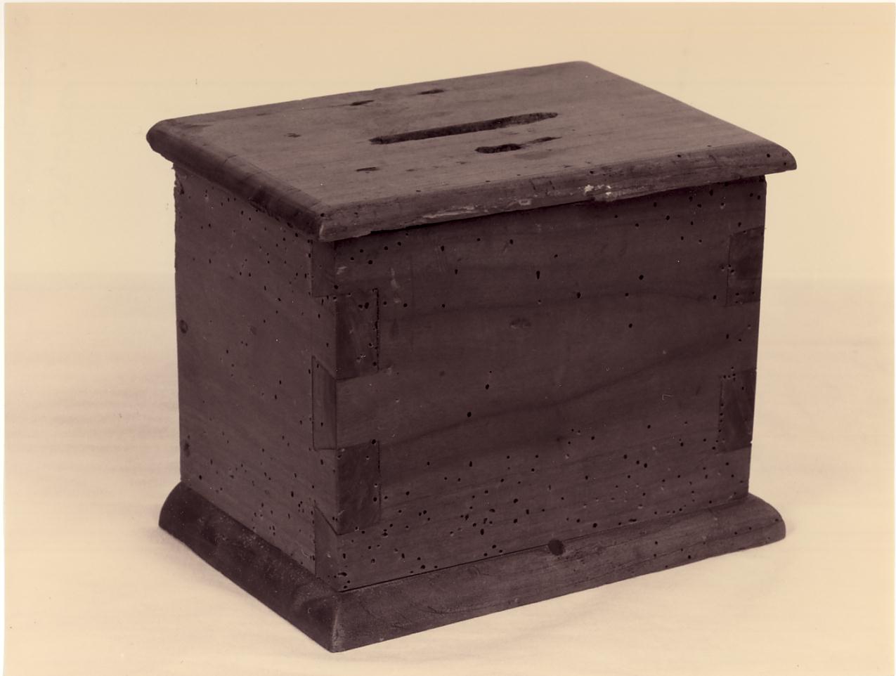 cassetta per elemosine, opera isolata - ambito mantovano (seconda metà sec. XIX)