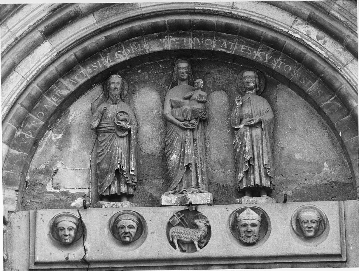 Madonna con Bambino e Santi (decorazione plastica, elemento d'insieme) - bottega comacina (prima metà sec. XIV)