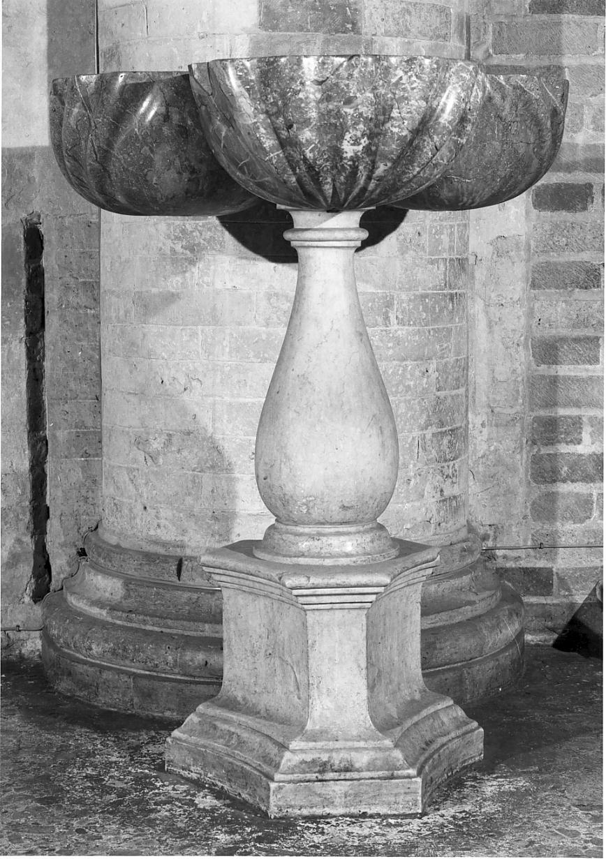 acquasantiera - a fusto, opera isolata - ambito lombardo (ultimo quarto sec. XVIII)