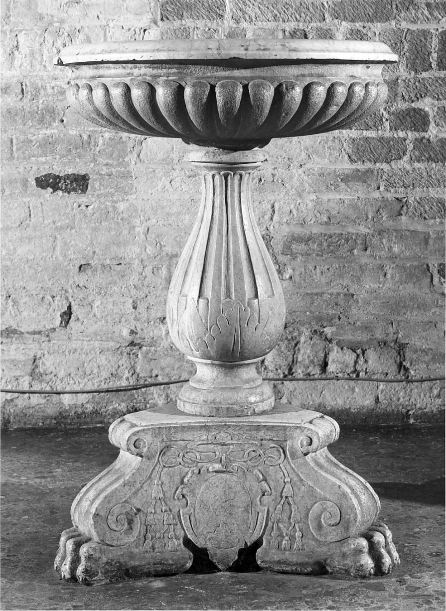 acquasantiera - a fusto, opera isolata - ambito lombardo (prima metà sec. XVIII)