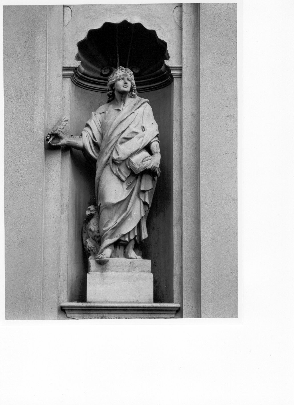 San Giovanni Evangelista (statua, elemento d'insieme) di Caldana Egisto (sec. XX)