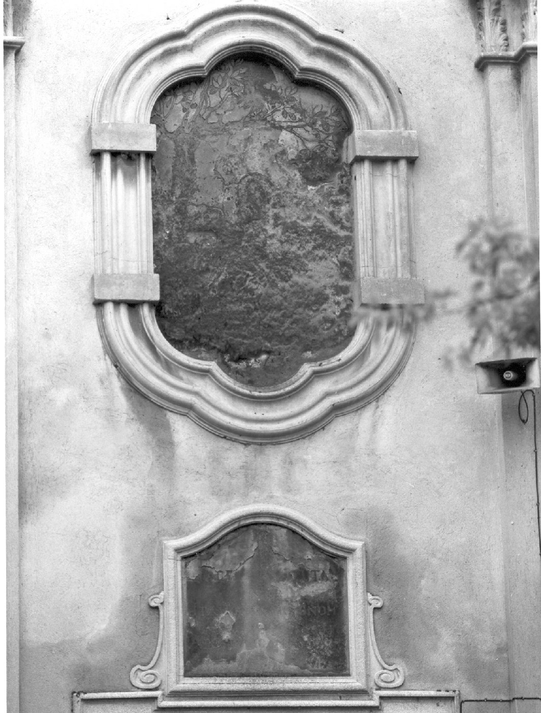 Agnus Dei (decorazione, elemento d'insieme) di Martinenghi f.lli ditta (sec. XX)