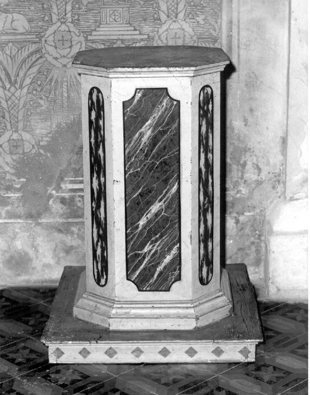 base di scultura, opera isolata - ambito lombardo (fine/inizio secc. XIX/ XX)