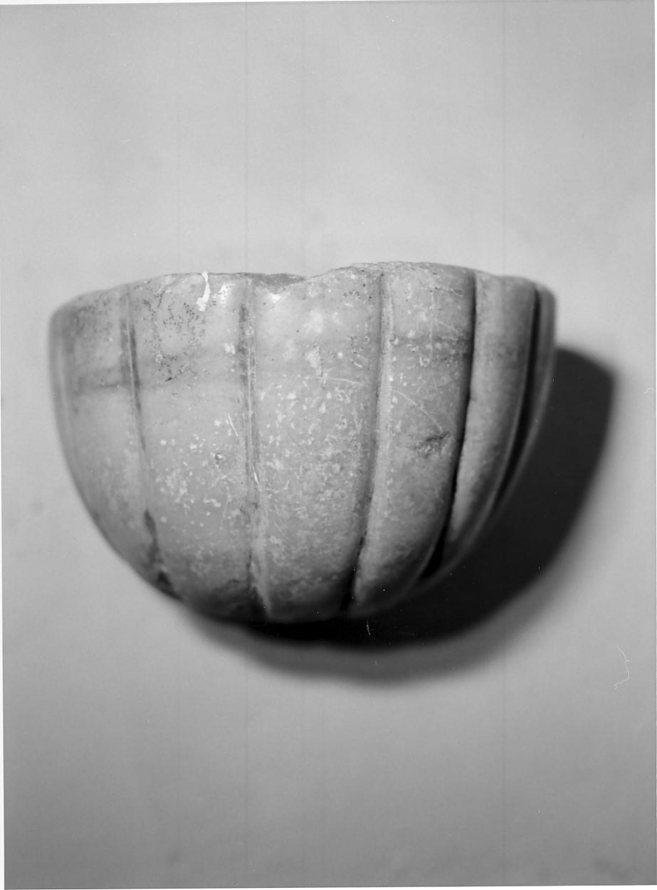 acquasantiera da parete, opera isolata - ambito lombardo (sec. XVIII)