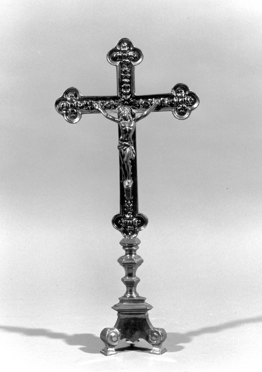 croce d'altare, opera isolata - ambito lombardo (prima metà sec. XX)