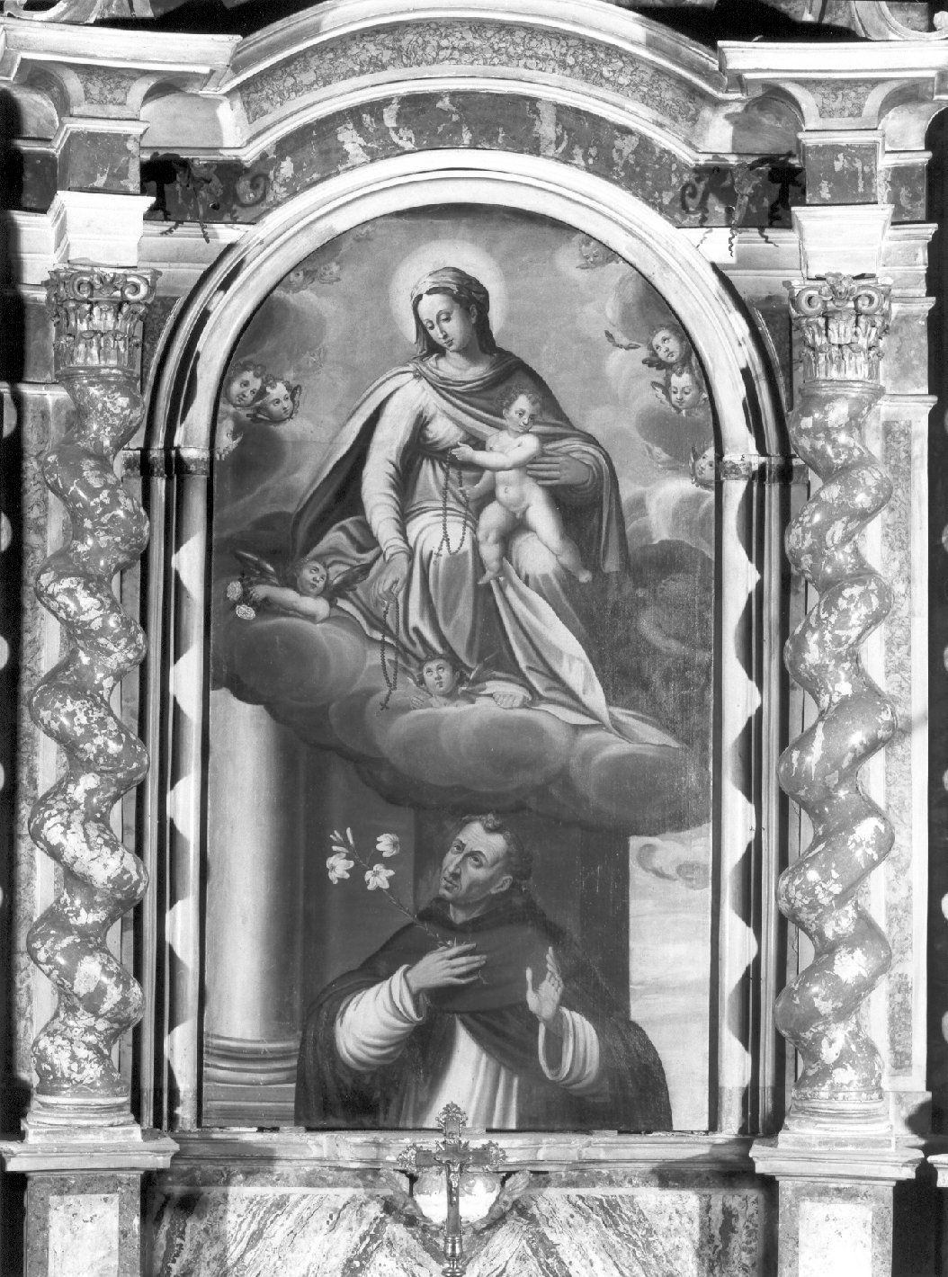 Madonna del Rosario con San Domenico (dipinto, elemento d'insieme) di Bresciani Giovanni (inizio sec. XVII)