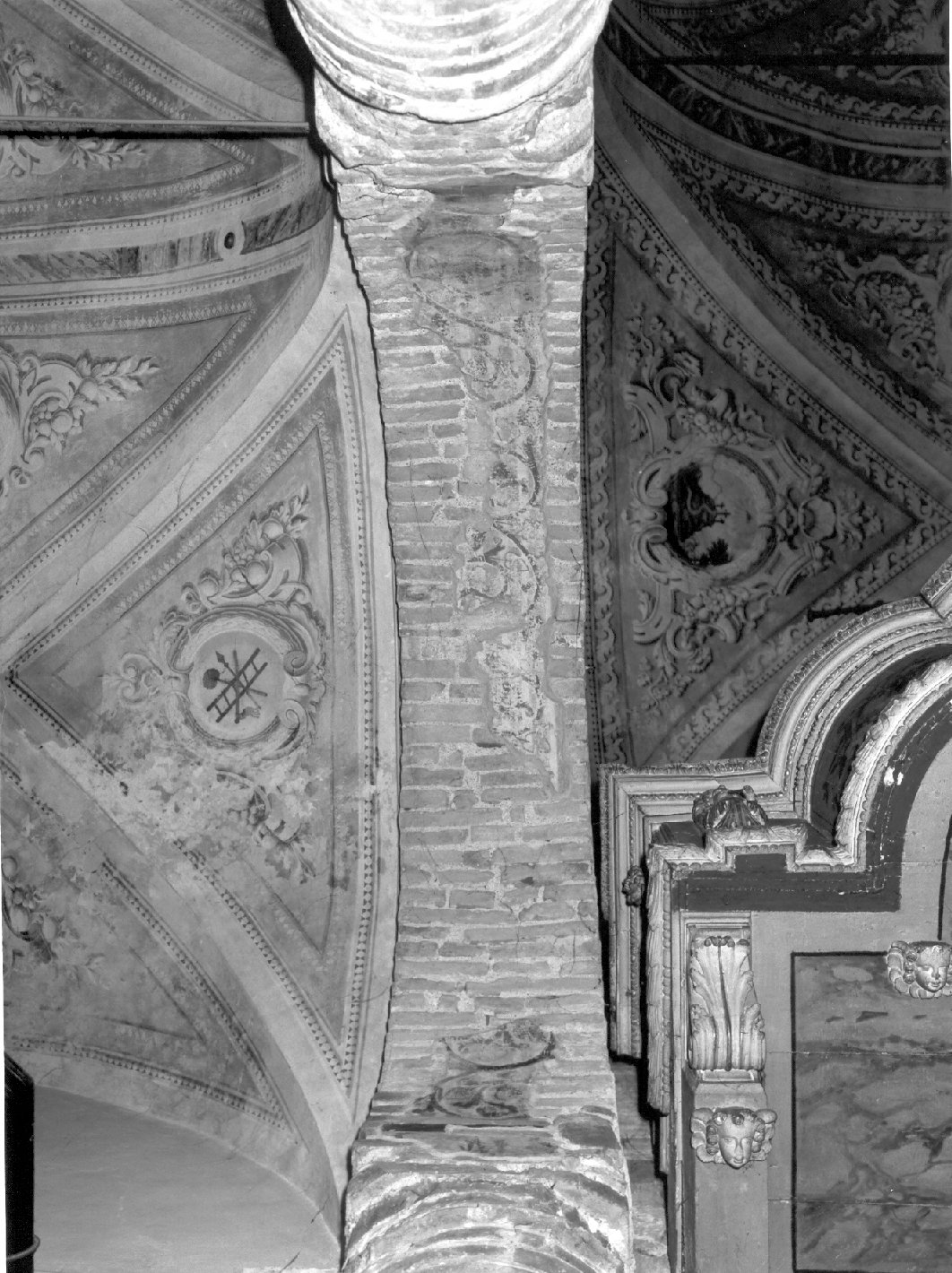 motivi decorativi a girali vegetali (dipinto, elemento d'insieme) - ambito lombardo (primo quarto sec. XII)