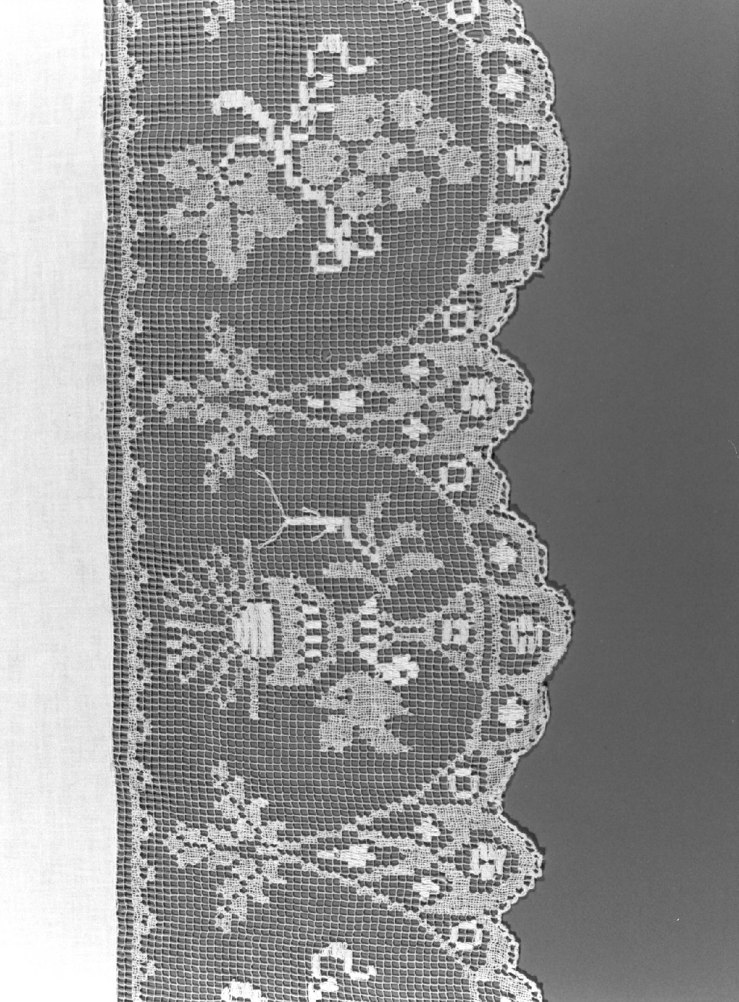 tovaglia d'altare, opera isolata - manifattura mantovana (ultimo quarto sec. XX)