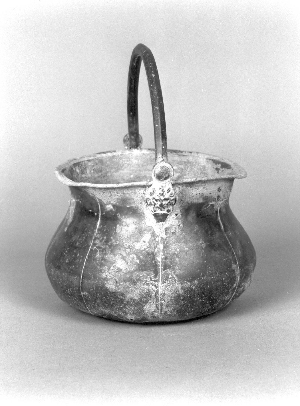 secchiello per l'acqua benedetta, opera isolata - ambito lombardo (sec. XVI)