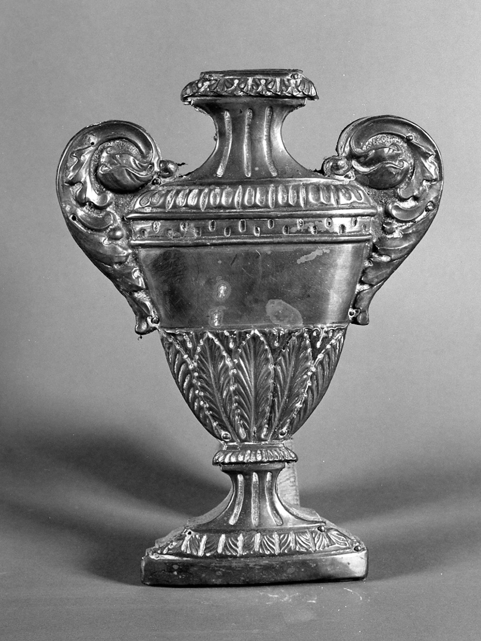 vaso d'altare con composizione floreale, serie - ambito lombardo (prima metà sec. XIX)