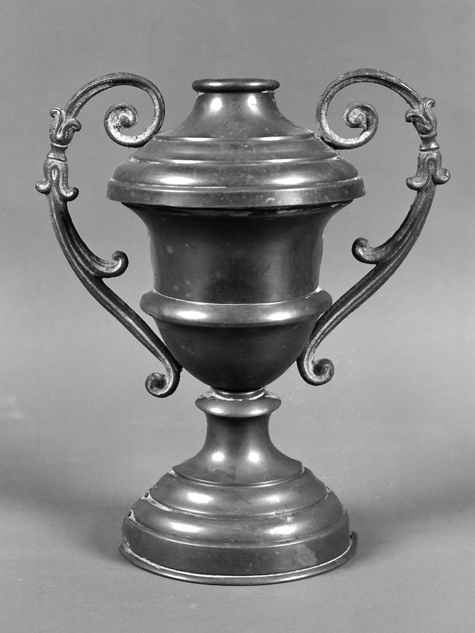 vaso d'altare con composizione floreale, serie - ambito lombardo (sec. XIX)