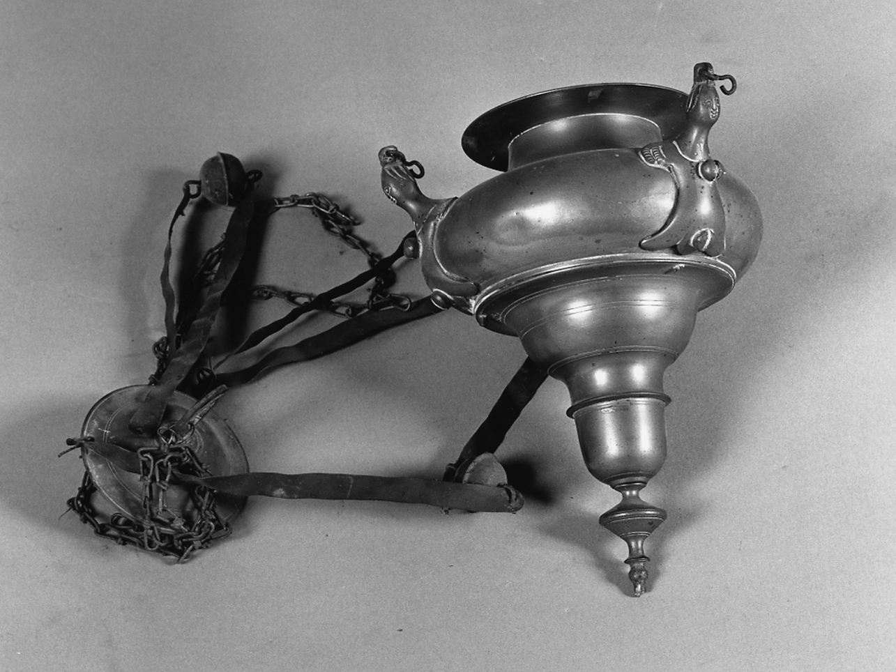 lampada pensile, opera isolata - ambito lombardo (sec. XVII)