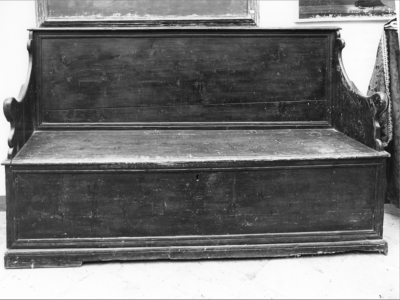 cassapanca, serie - ambito lombardo (prima metà sec. XIX)