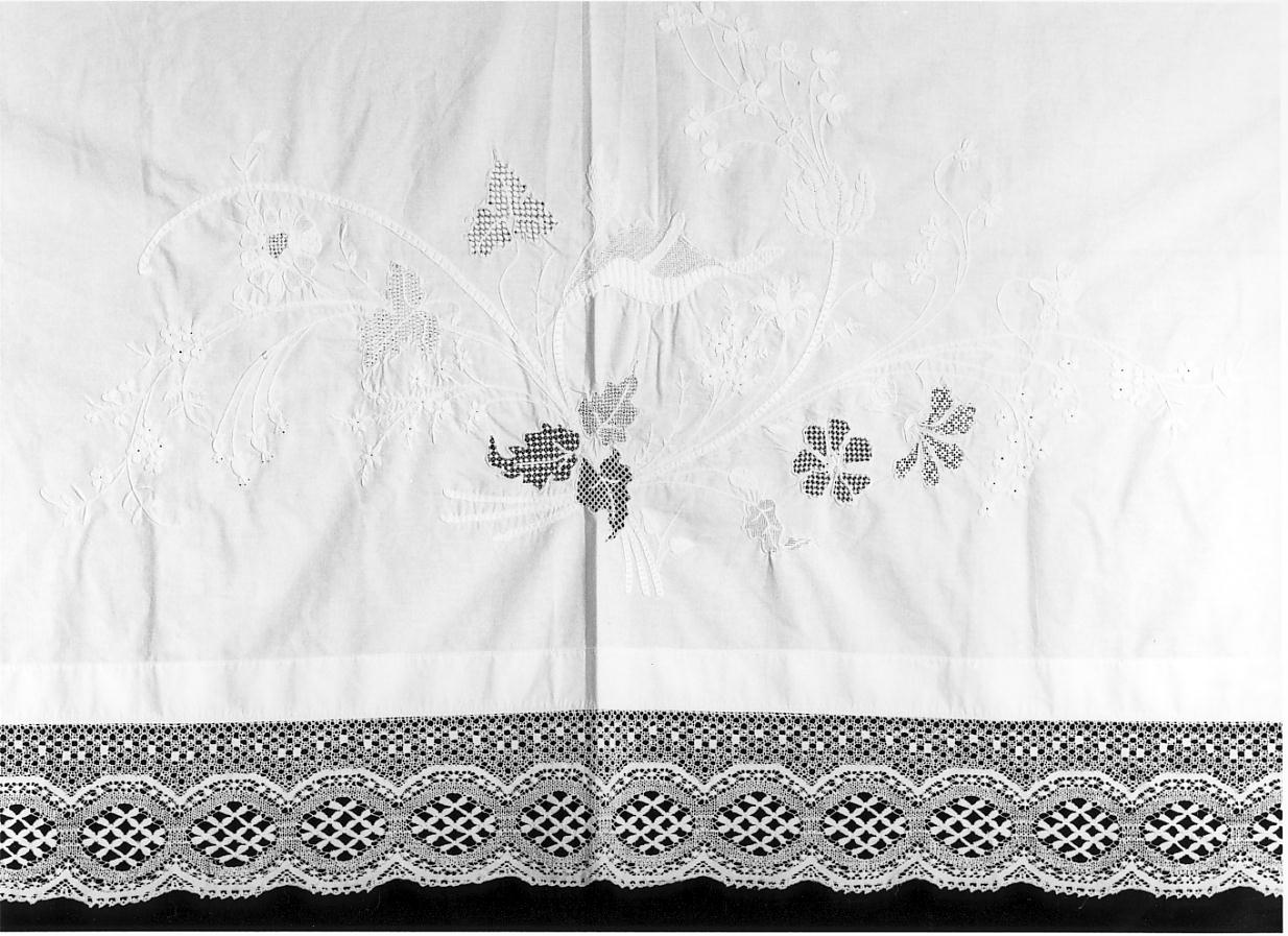 motivi decorativi vegetali (tovaglia d'altare, opera isolata) - manifattura cremonese (fine/inizio secc. XIX/ XX)