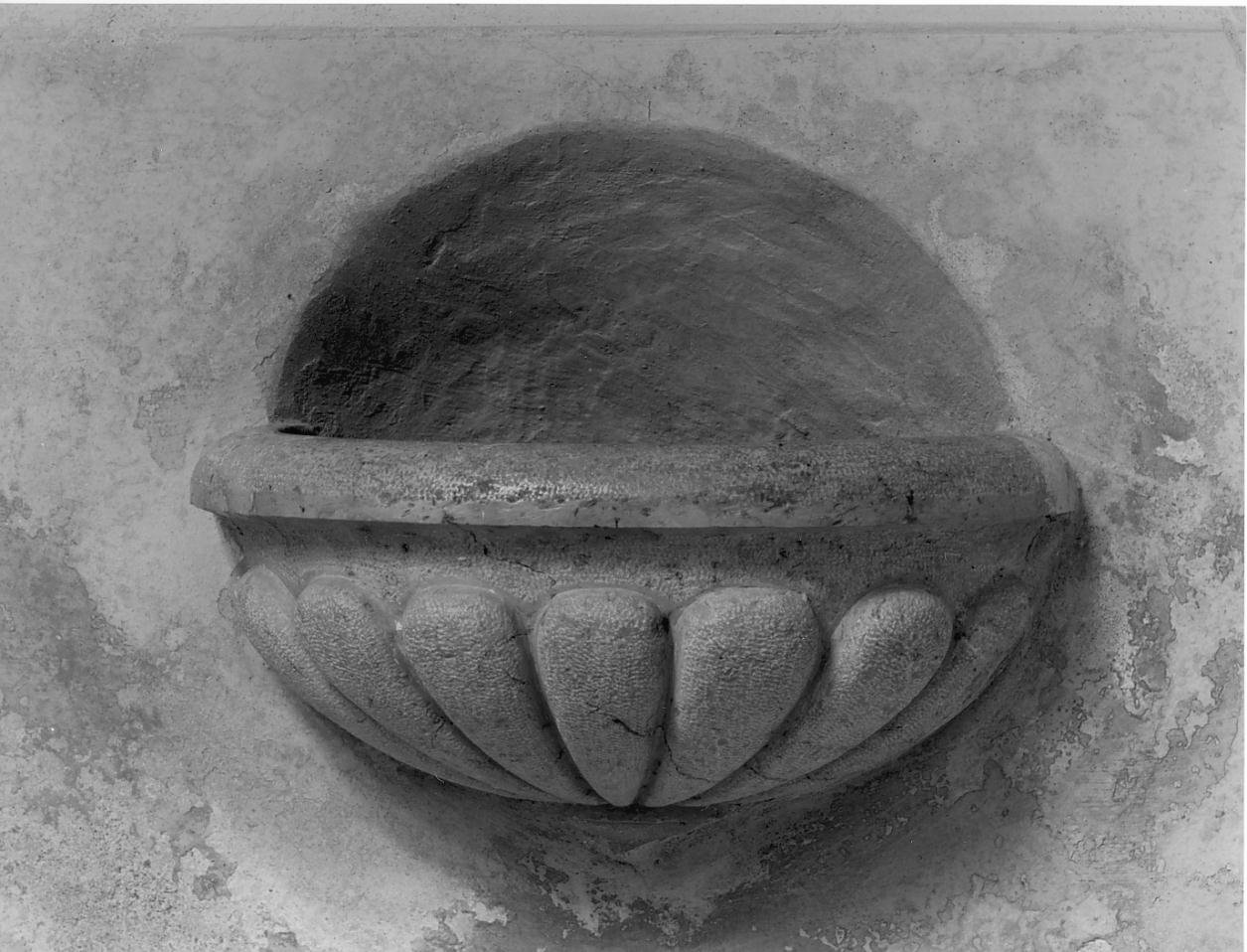 acquasantiera da parete, opera isolata - ambito bresciano (prima metà sec. XVIII)