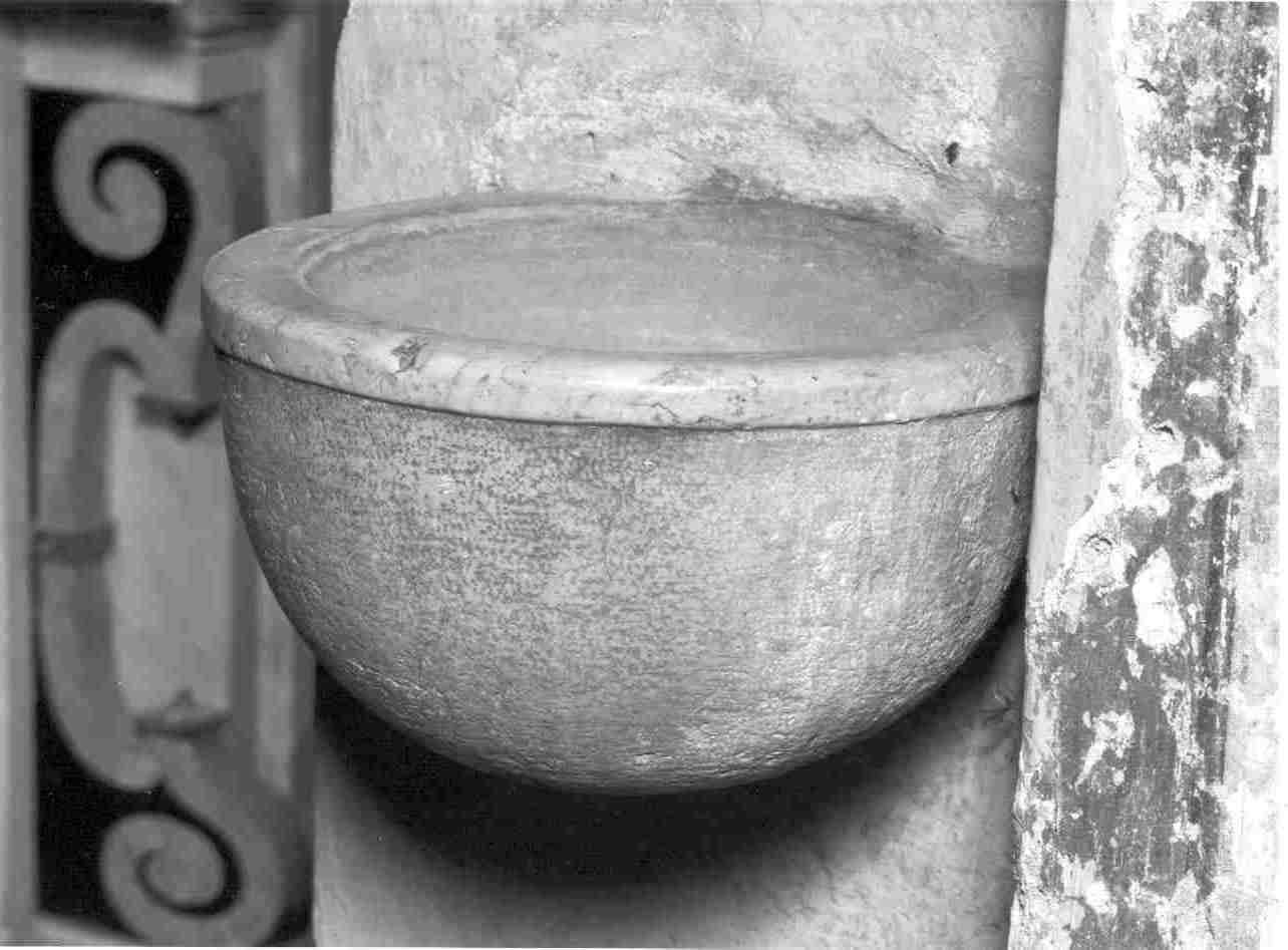 acquasantiera da parete, opera isolata - ambito bresciano (sec. XVI)