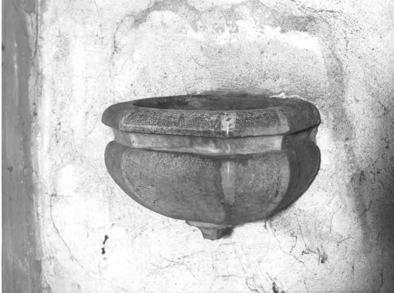 acquasantiera da parete, opera isolata - ambito bresciano (sec. XVIII)