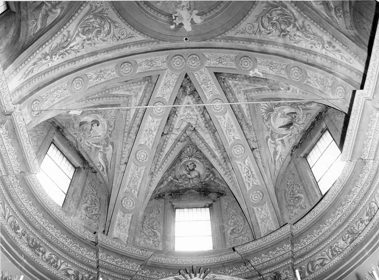 Angeli reggitarga/ Isaia/ Davide/ Geremia/ Motivi decorativi vegetali a rosette/ motivi decorativi vegetali con angeli reggitarga (dipinto) di Pizzini Ettore da Udine (sec. XX)