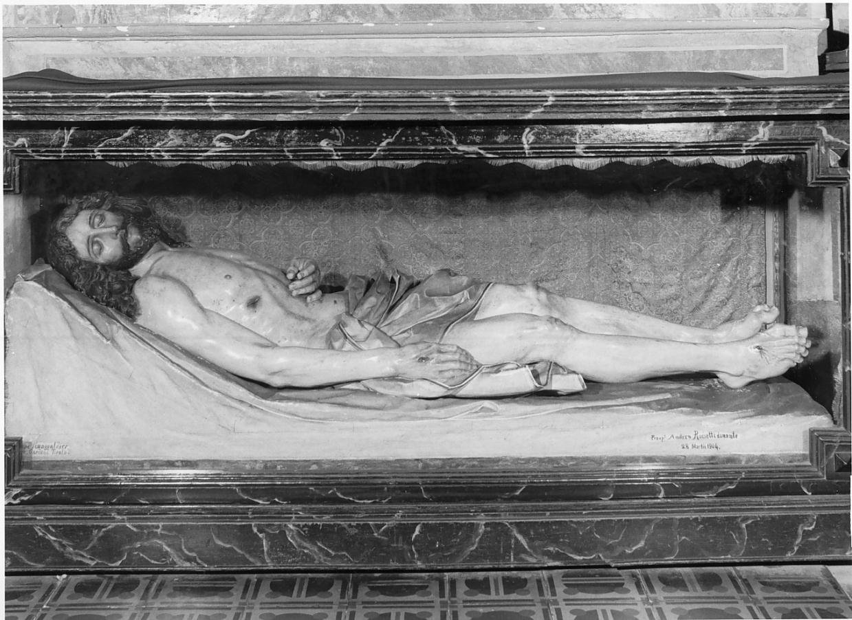 Cristo morto (scultura) di Runggaldier Giuseppe (sec. XX)