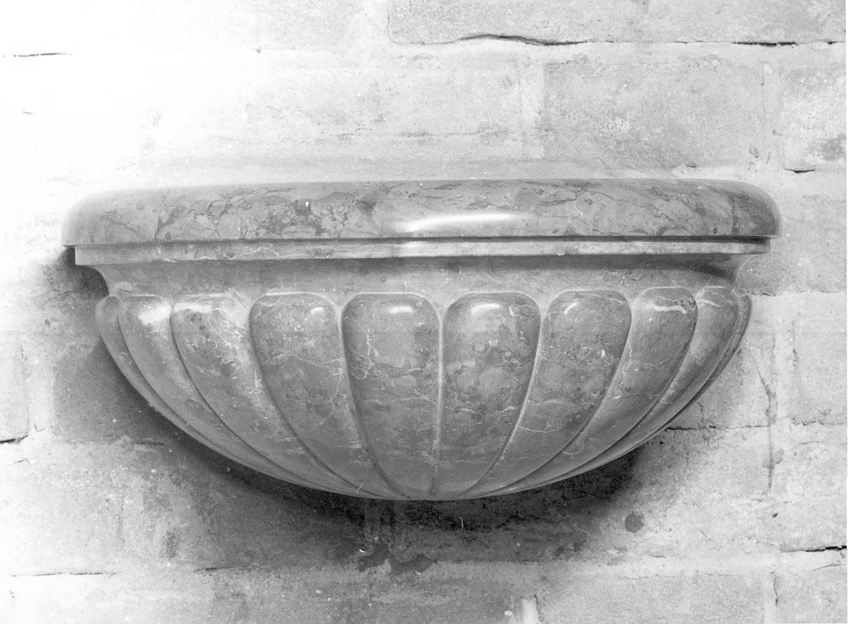 acquasantiera da parete - ambito mantovano (secondo quarto sec. XX)