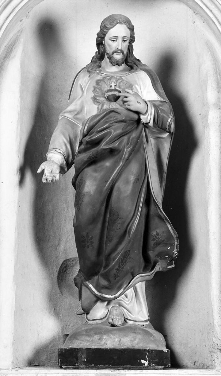 Sacro Cuore di Gesù (statua, elemento d'insieme) di Ionchi Michele (inizio sec. XX)