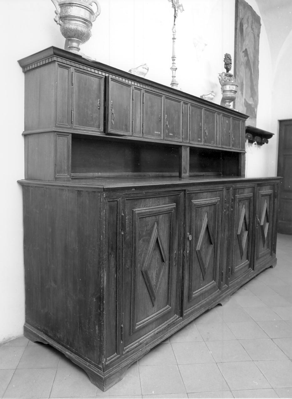 credenza a due corpi, opera isolata - ambito lombardo (prima metà sec. XVIII)