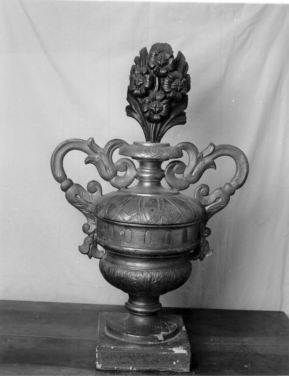 vaso d'altare con composizione floreale, serie - ambito lombardo (prima metà sec. XIX)