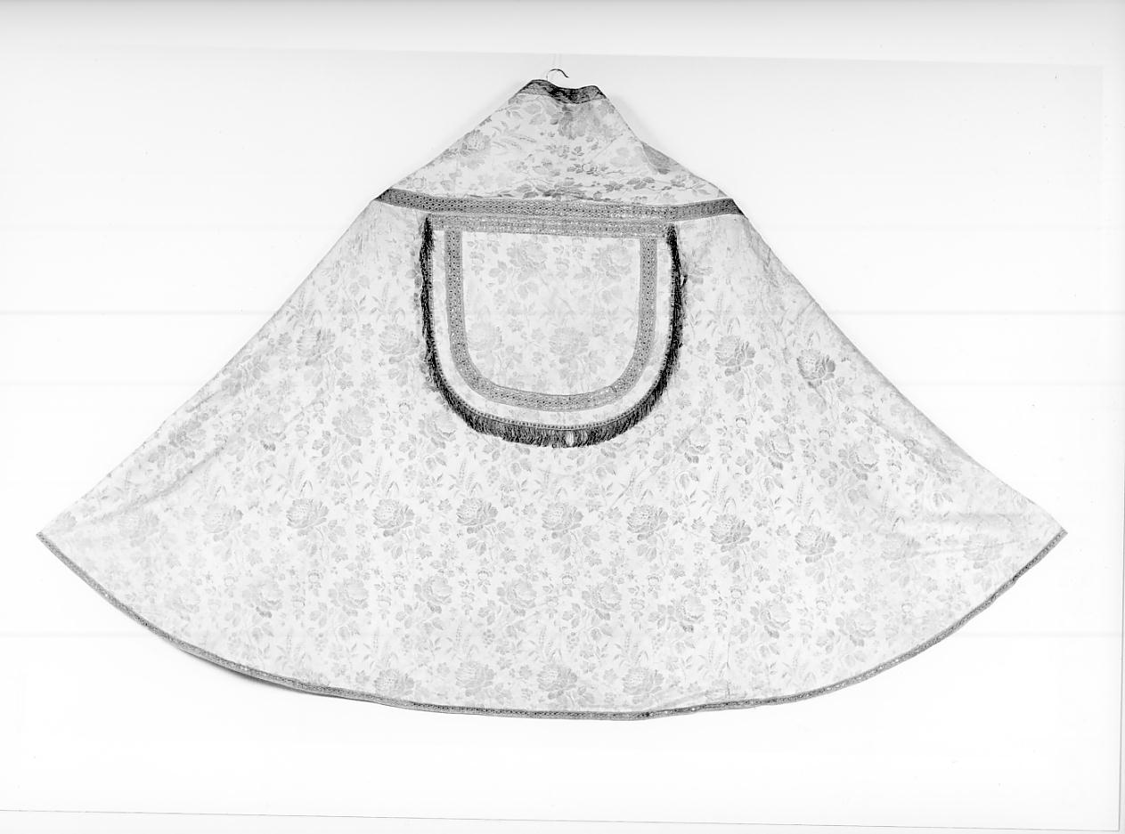 piviale, opera isolata - manifattura lombarda (seconda metà sec. XVIII)